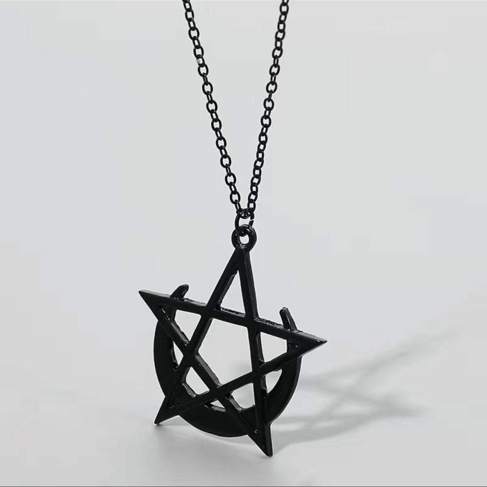 New Gothic style necklace